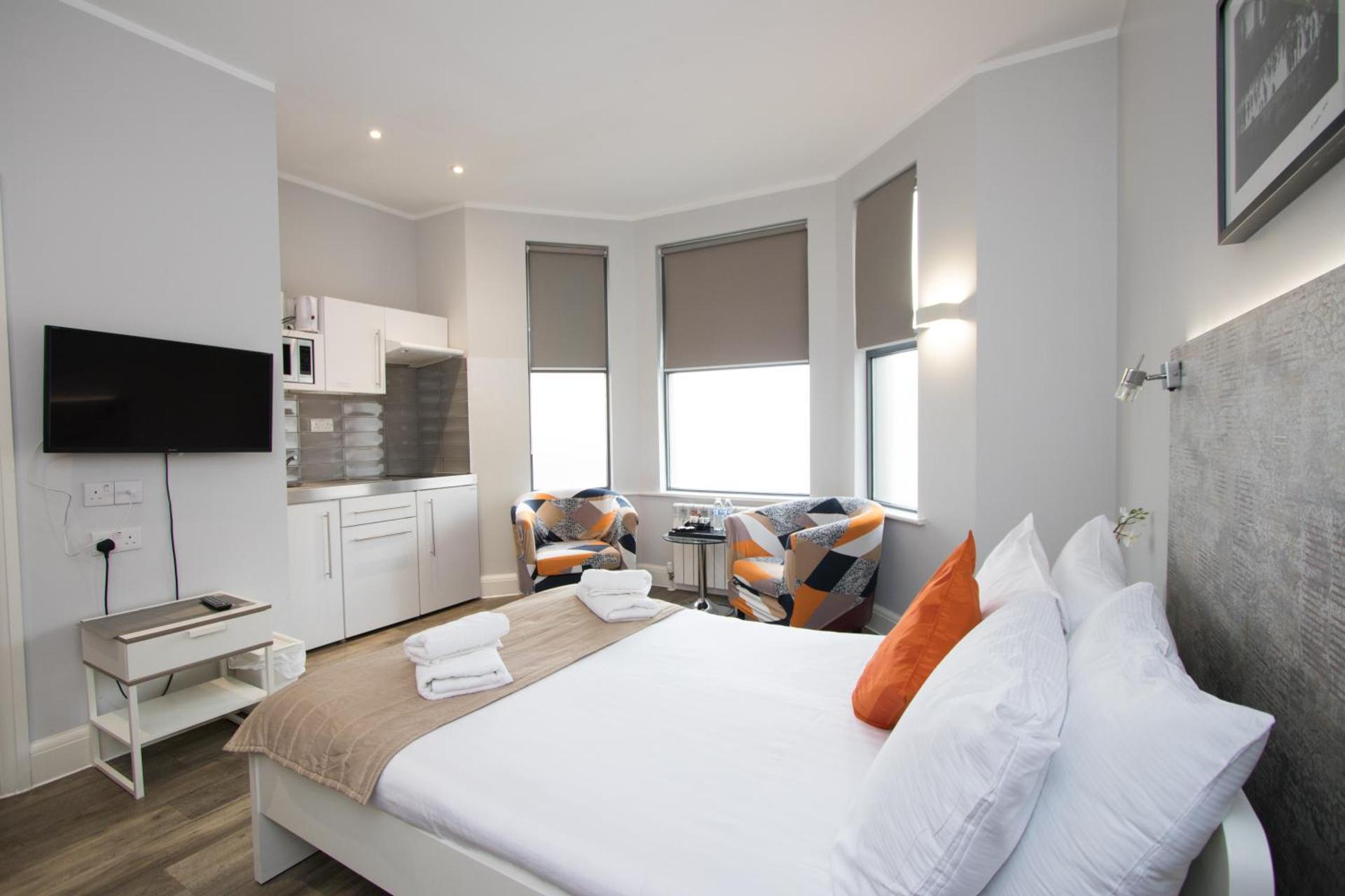 Communal lounge/ TV room