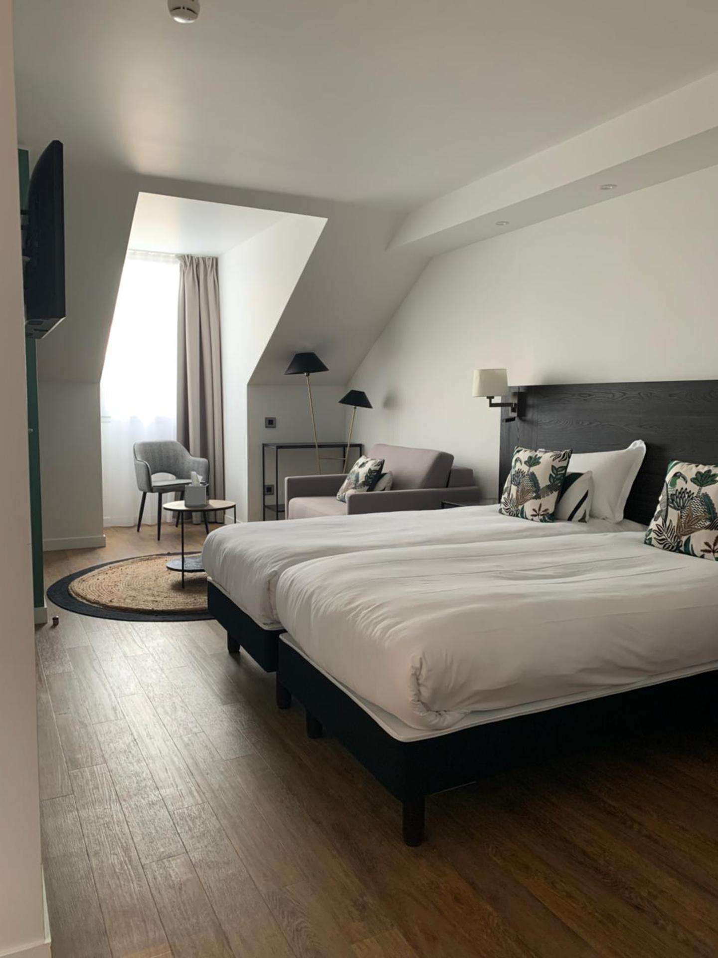 Photo of the whole room