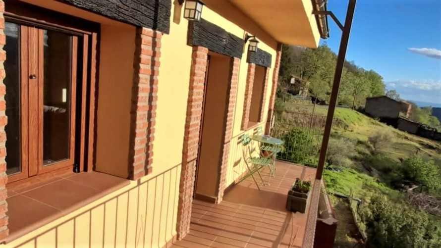 Apartment with Mountain View