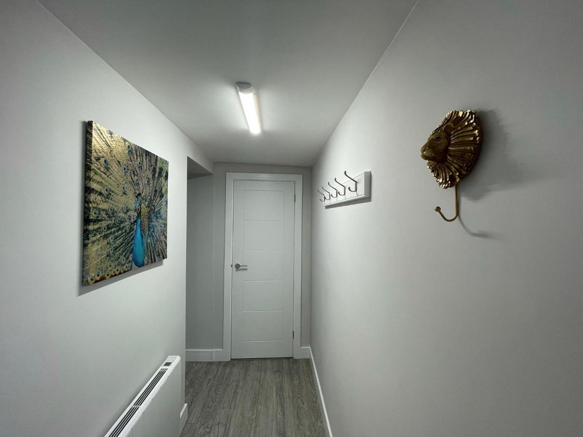 The Jungle Apartment - by Coastline Retreats - Jungle Themed Garden Apartment - Outdoor Bath - Next to Seafront - Childrens Toys - Superfast Wifi - Netflix - Disney