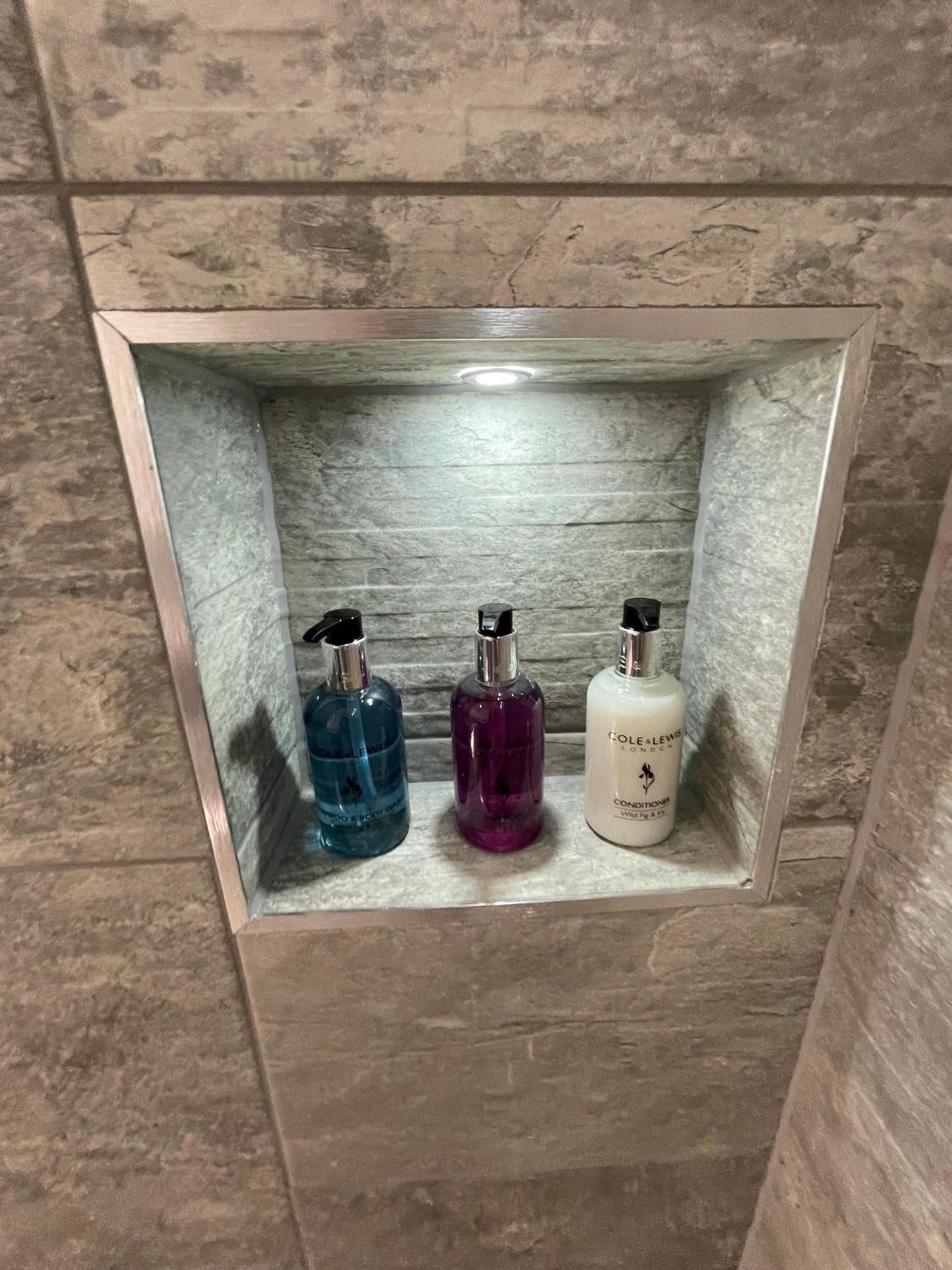 The Jungle Apartment - by Coastline Retreats - Jungle Themed Garden Apartment - Outdoor Bath - Next to Seafront - Childrens Toys - Superfast Wifi - Netflix - Disney