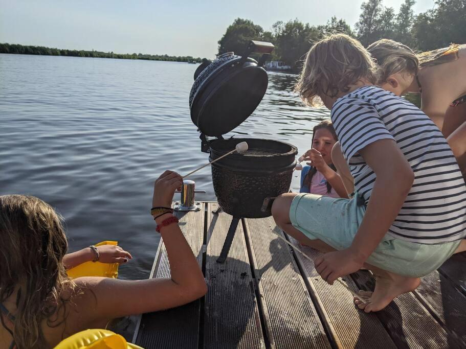 Surla houseboat "Aqua Zen" Kagerplassen with tender