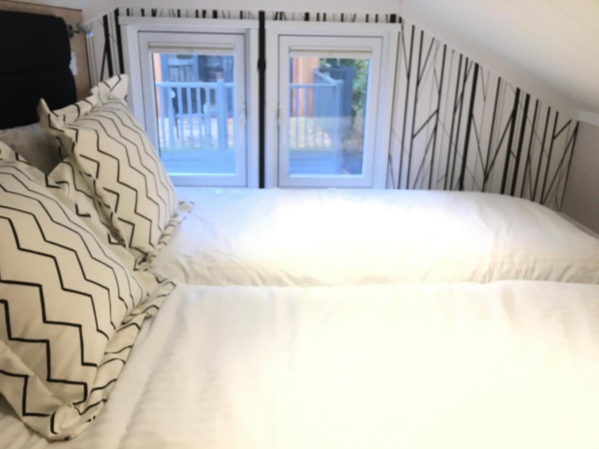 P57 - Riverside Family Pod with Hot Tub