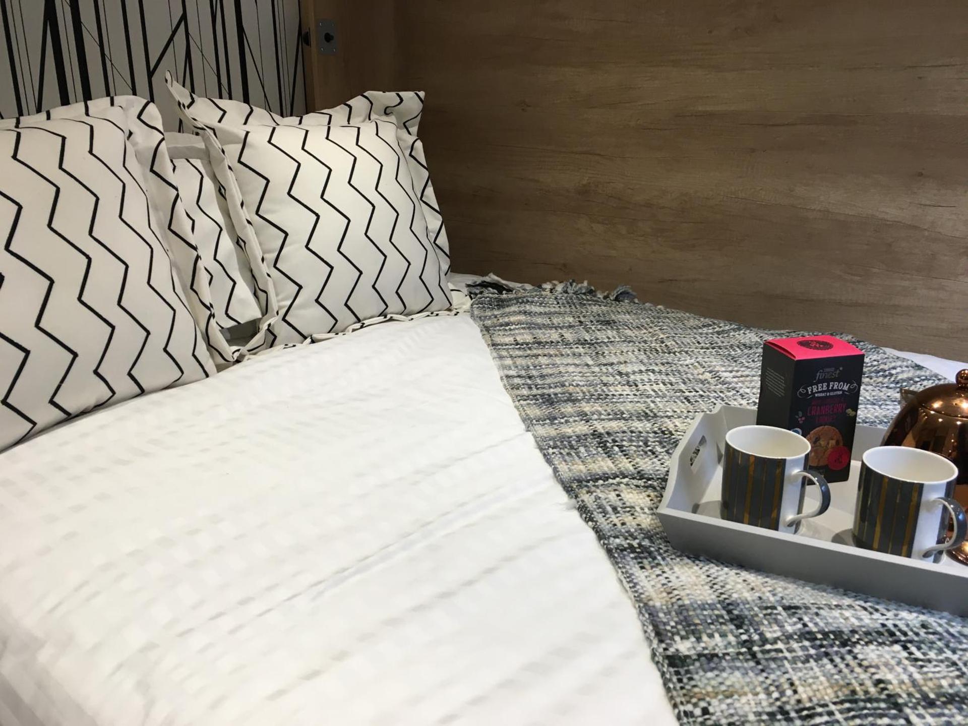 P57 - Riverside Family Pod with Hot Tub