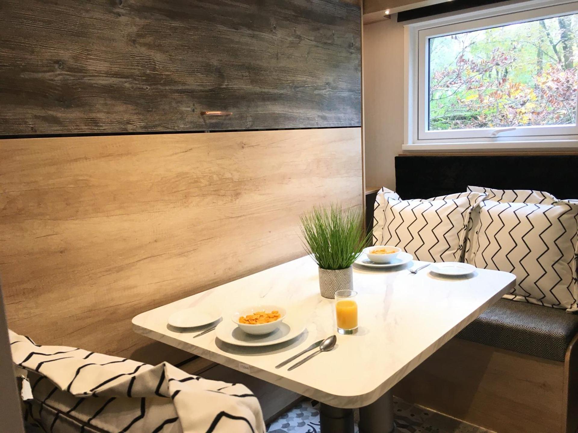 P57 - Riverside Family Pod with Hot Tub