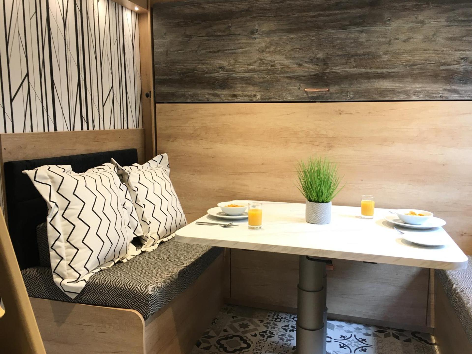 P57 - Riverside Family Pod with Hot Tub