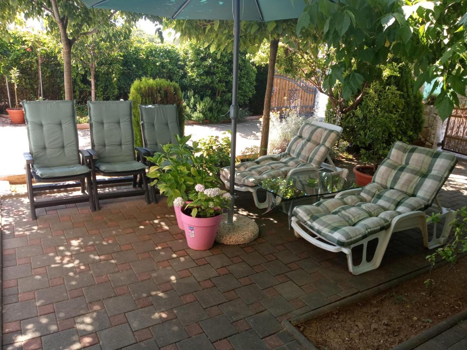 Apartment Vrljika,with private pool,bikes,garage