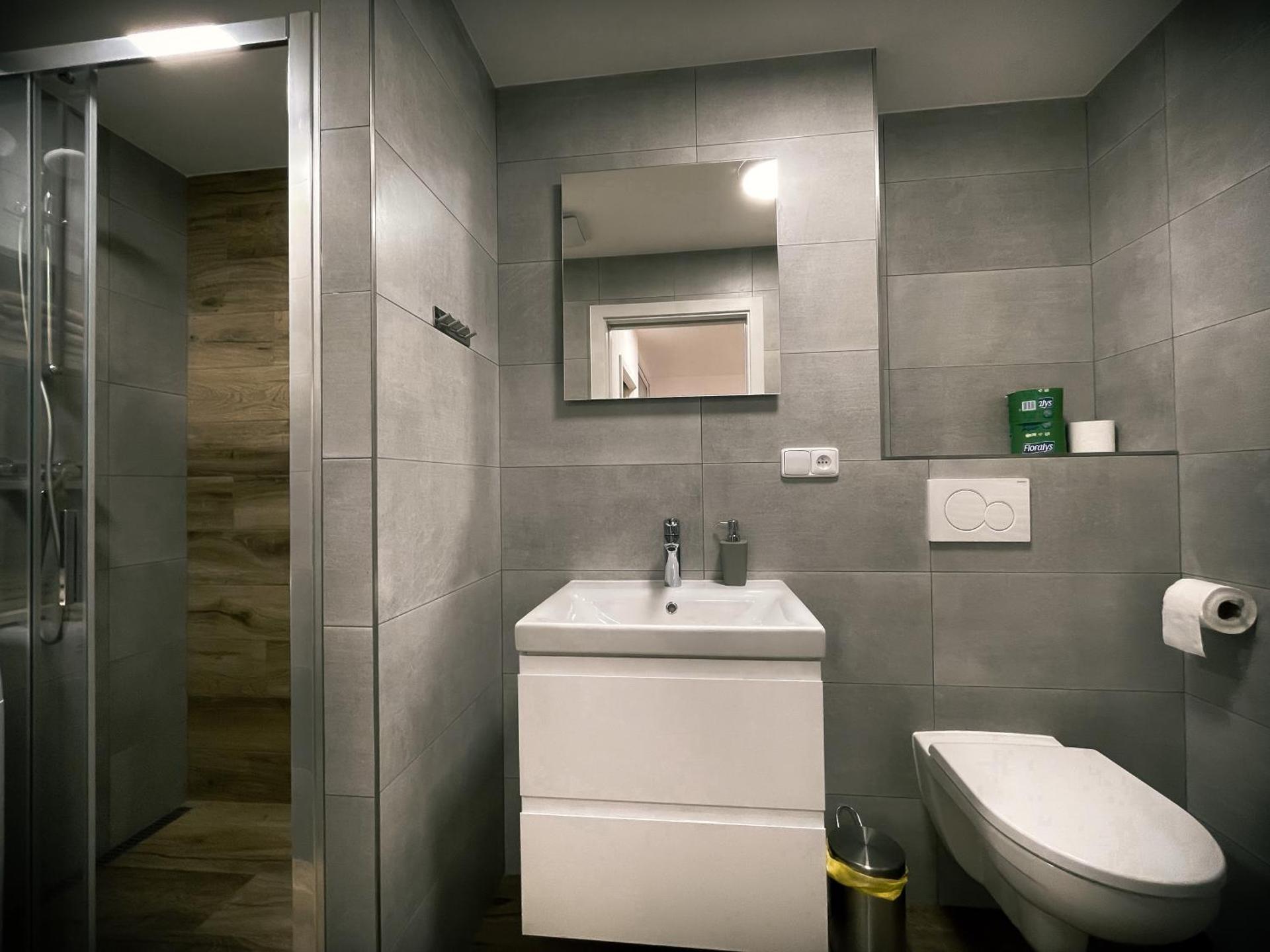 U Králíka, přízemní bezbarierové apartmány A,B,C,D - 50 metrů od vleku - přejdete v lyžácích, pod bobovou dráhou, parkování zdarma, lyžárna s vysoušeči bot,