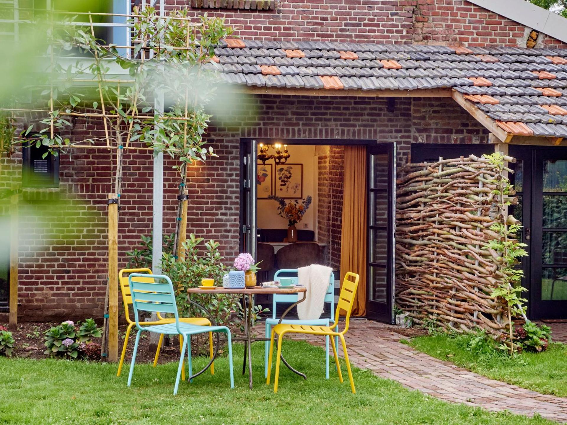 Family Room with Garden View
