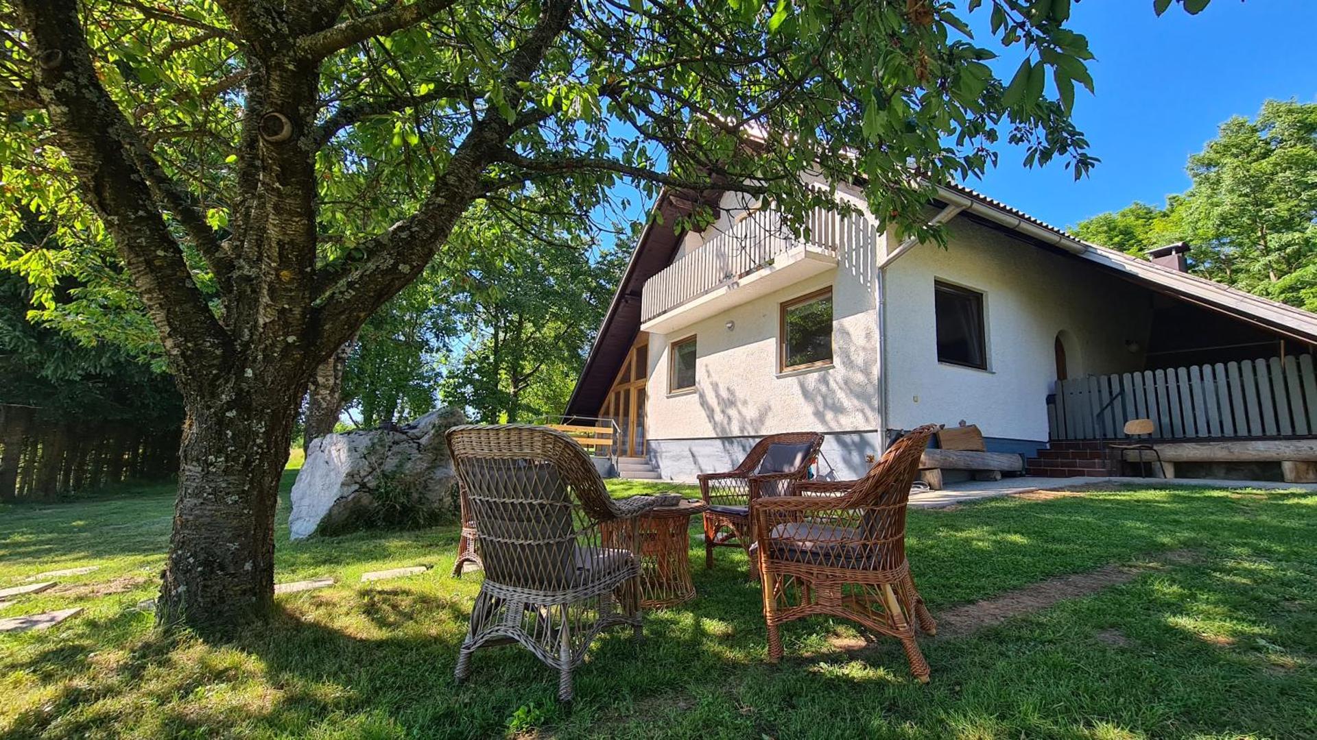 Forestside House Gacka with relax area