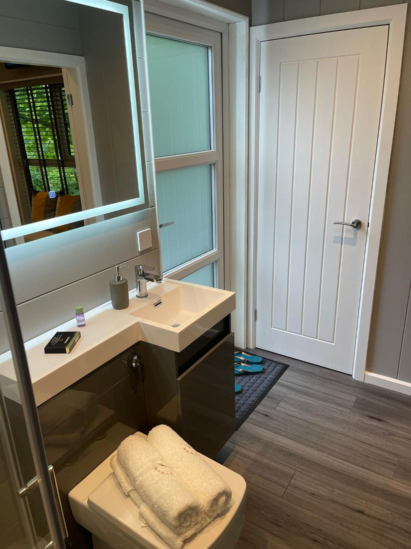 P56 - Studio Pod with Hot Tub