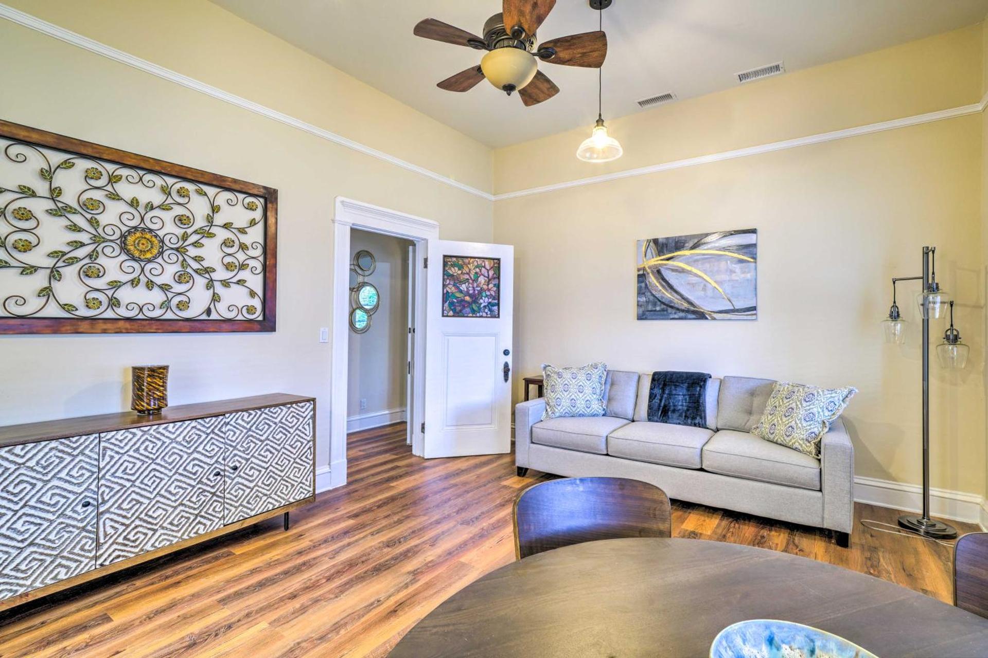 Cozy Carpinteria Apartment Walkable Location