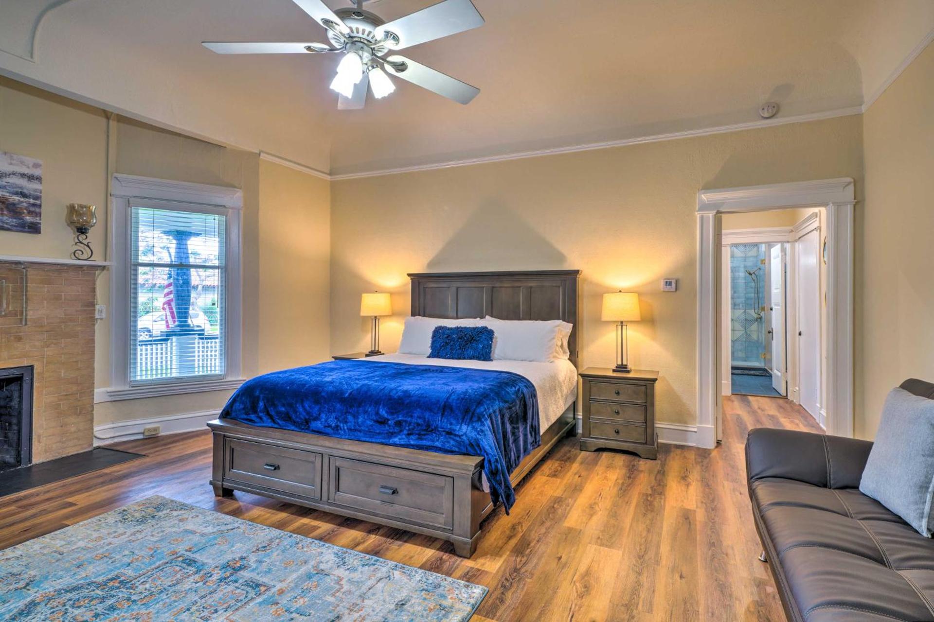 Cozy Carpinteria Apartment Walkable Location