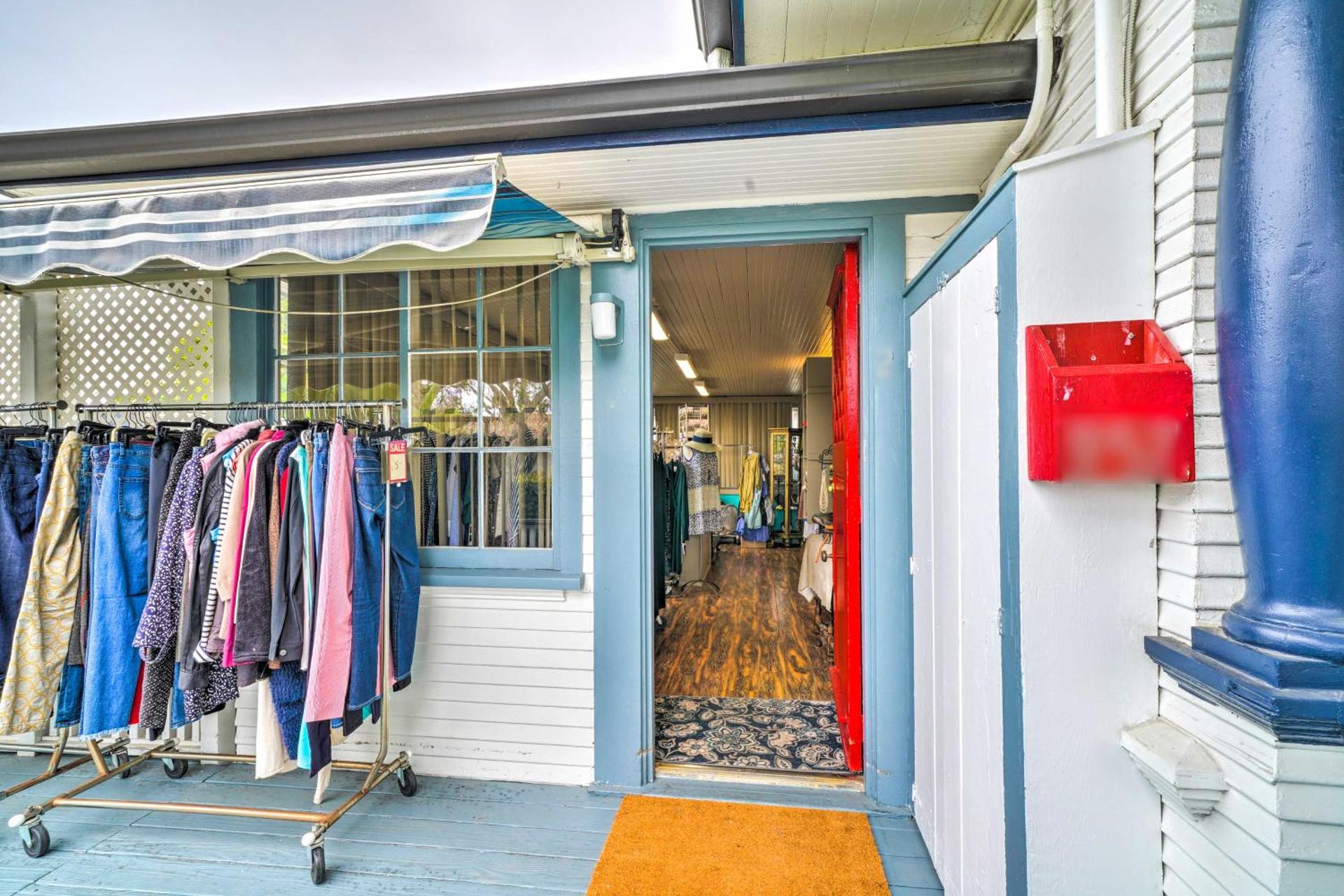 Cozy Carpinteria Apartment Walkable Location