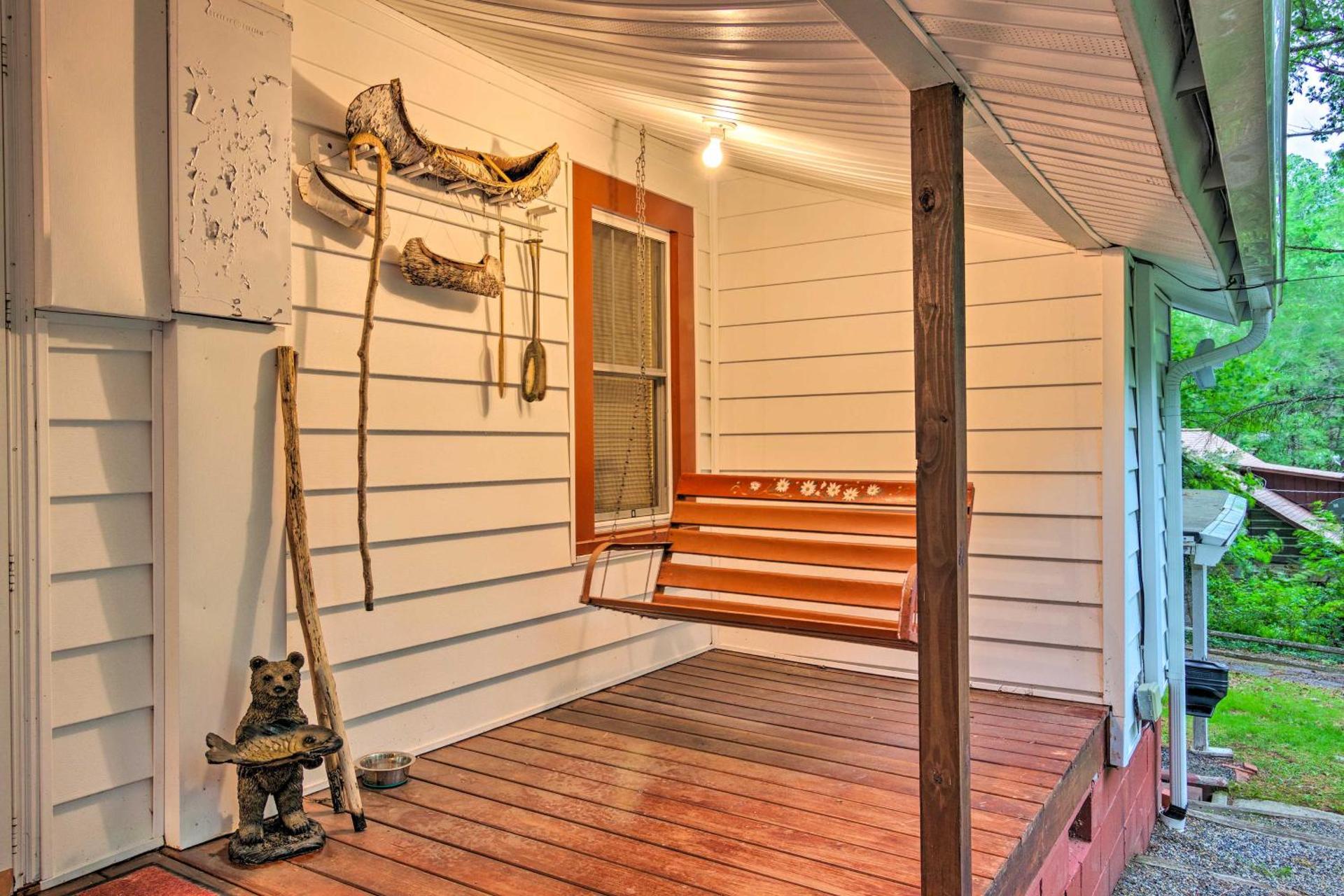 Fire Pit and Porch! Rustic Linville Falls Cottage