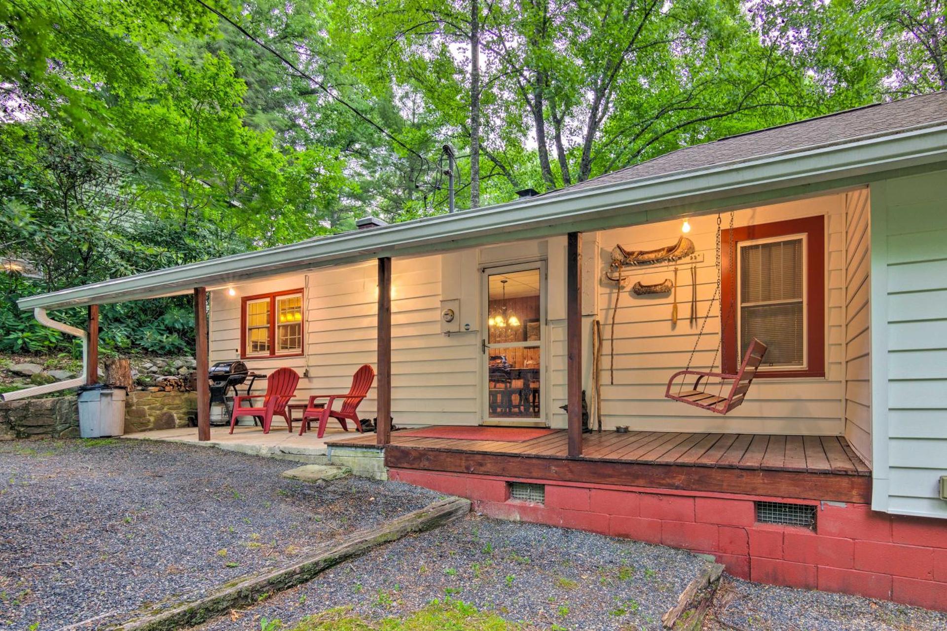 Fire Pit and Porch! Rustic Linville Falls Cottage
