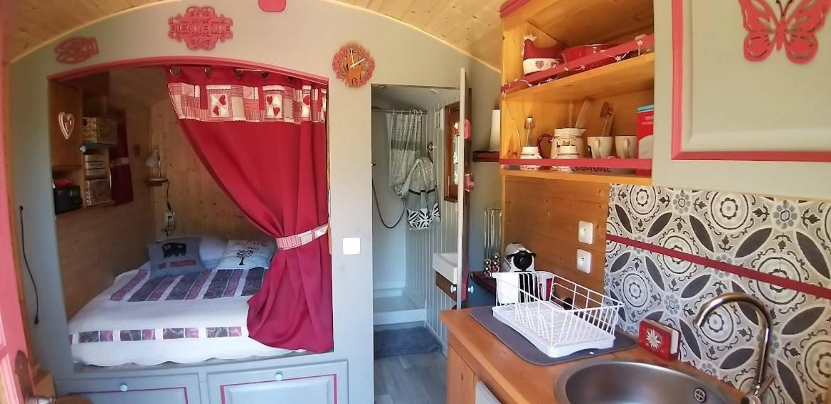 Roulotte romantique avec piscine en Cévennes