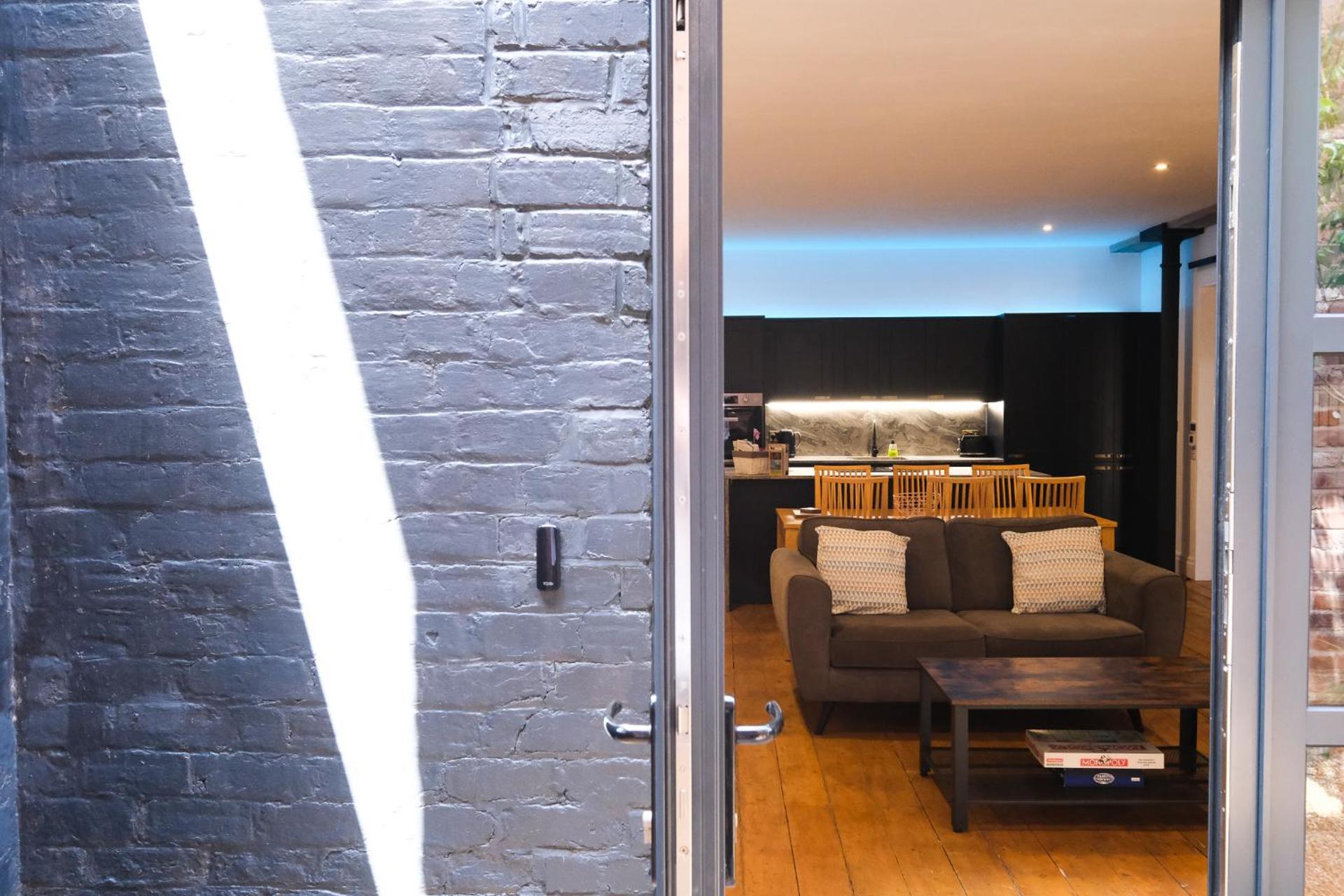 The Eden Warehouse - Pink Apartment (sleeps 4)