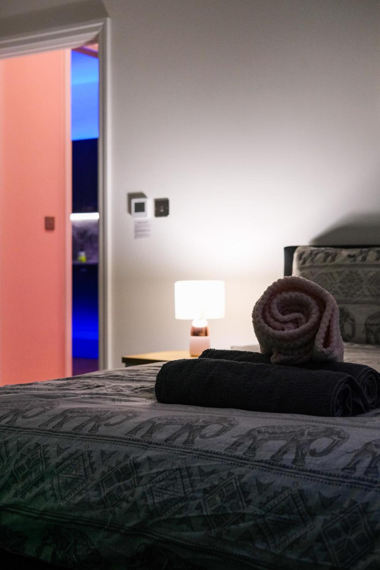 The Eden Warehouse - Pink Apartment (sleeps 4)