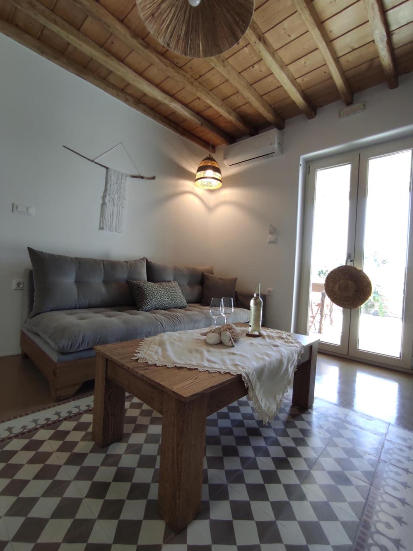 Traditional suites in Chora Kythnos #5