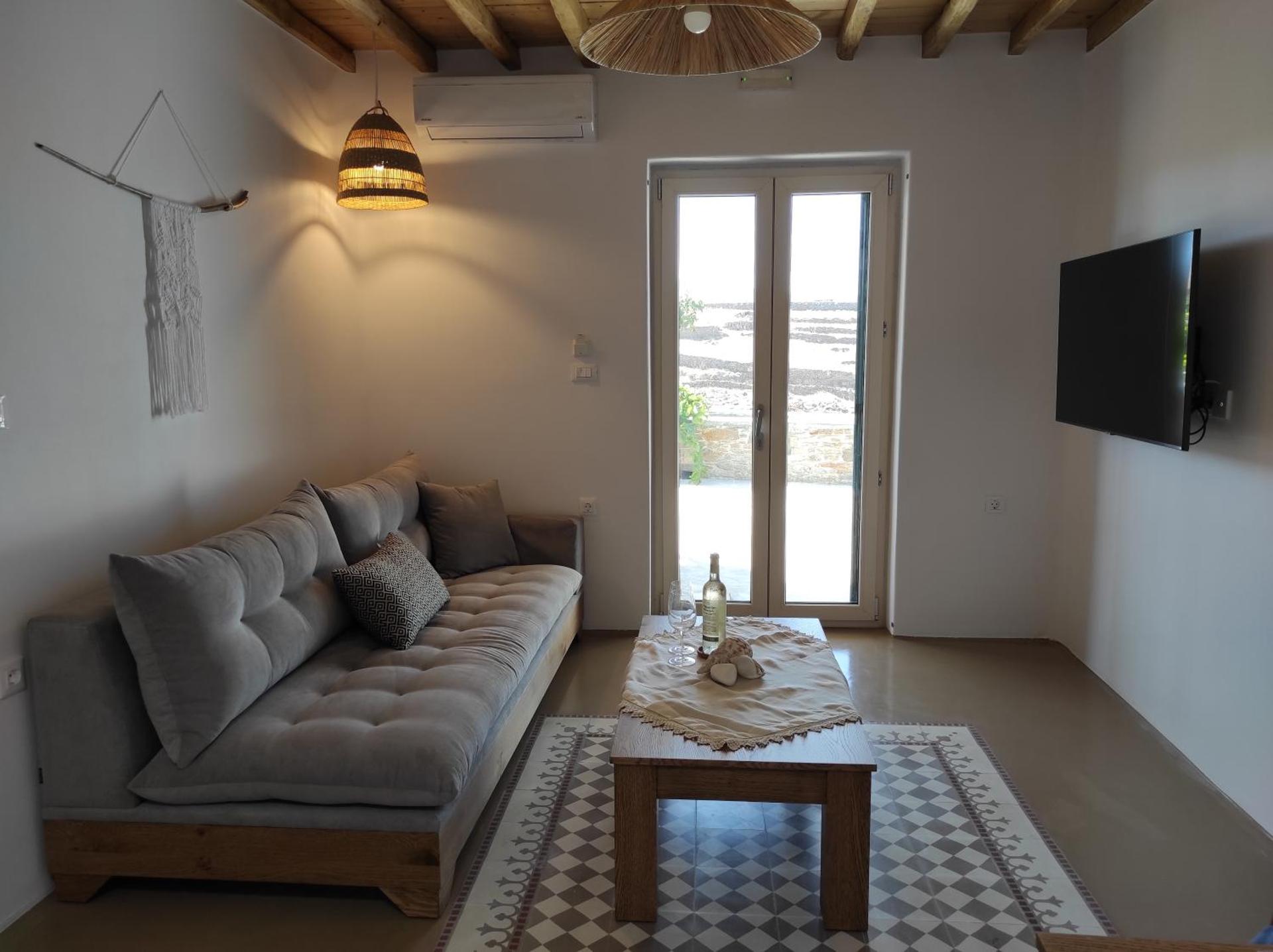 Traditional suites in Chora Kythnos #5