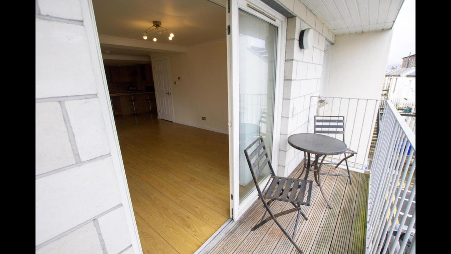 Beautiful 3-Bed Apartment in Gourock