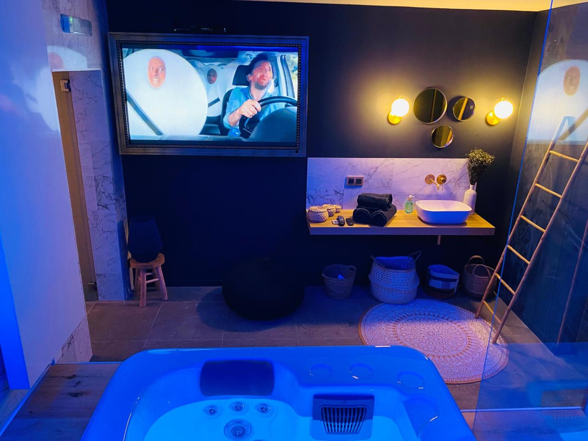 Communal lounge/ TV room