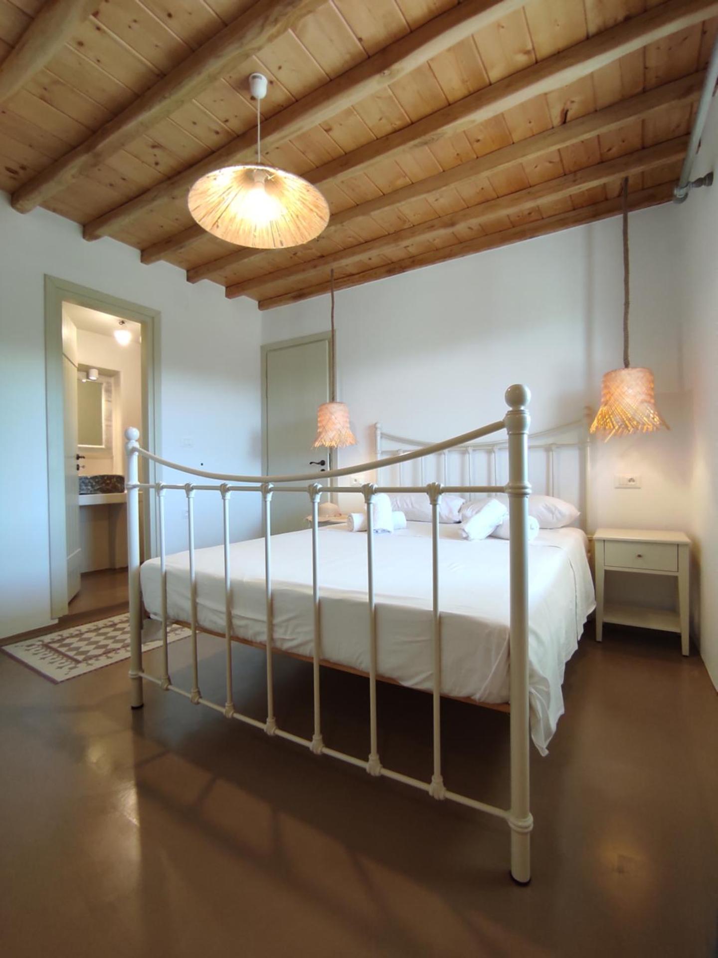 Traditional suites in Chora Kythnos #6