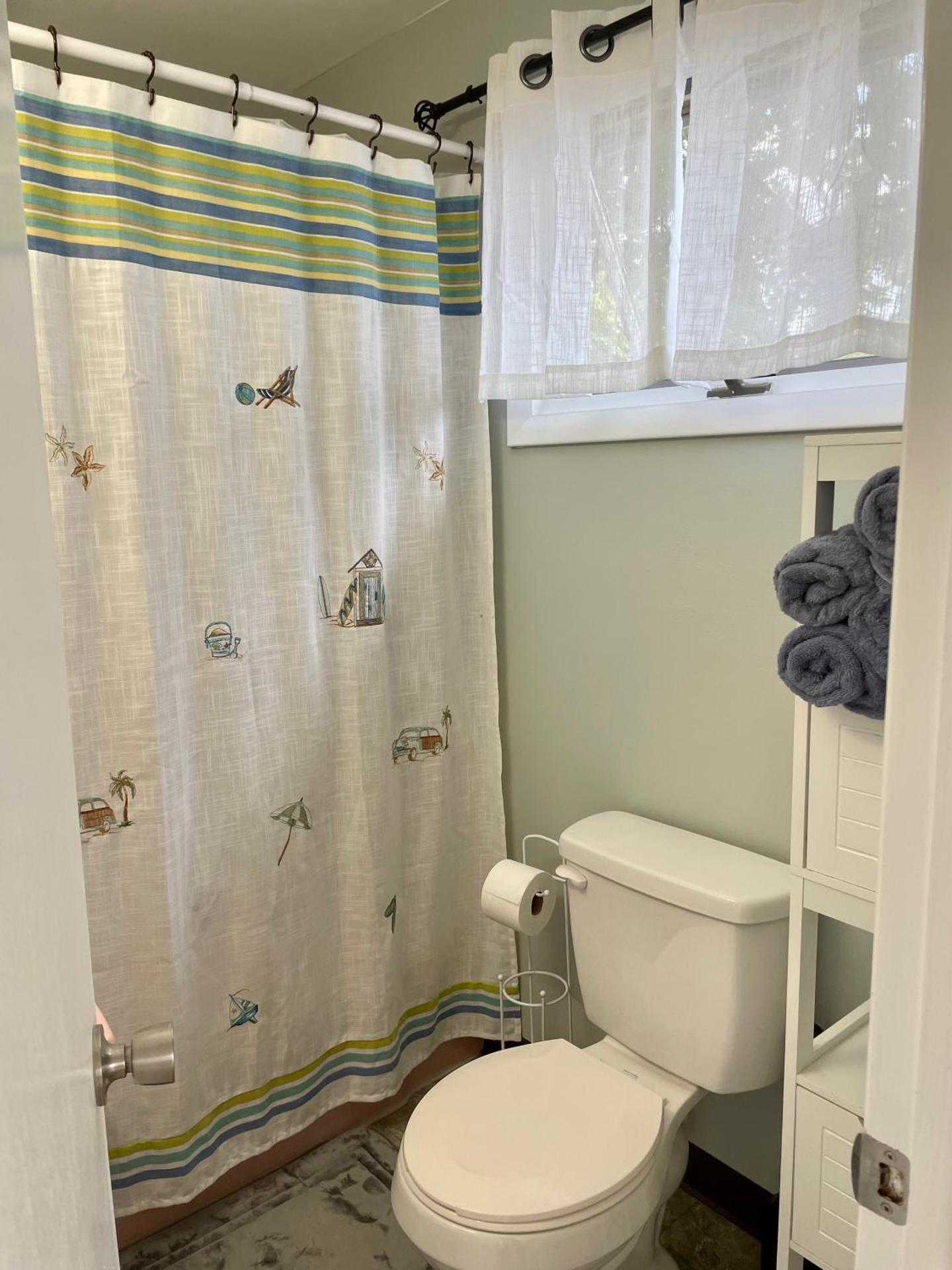 Cozy LAKE ONTARIO WATERFRONT Breathtaking Views!