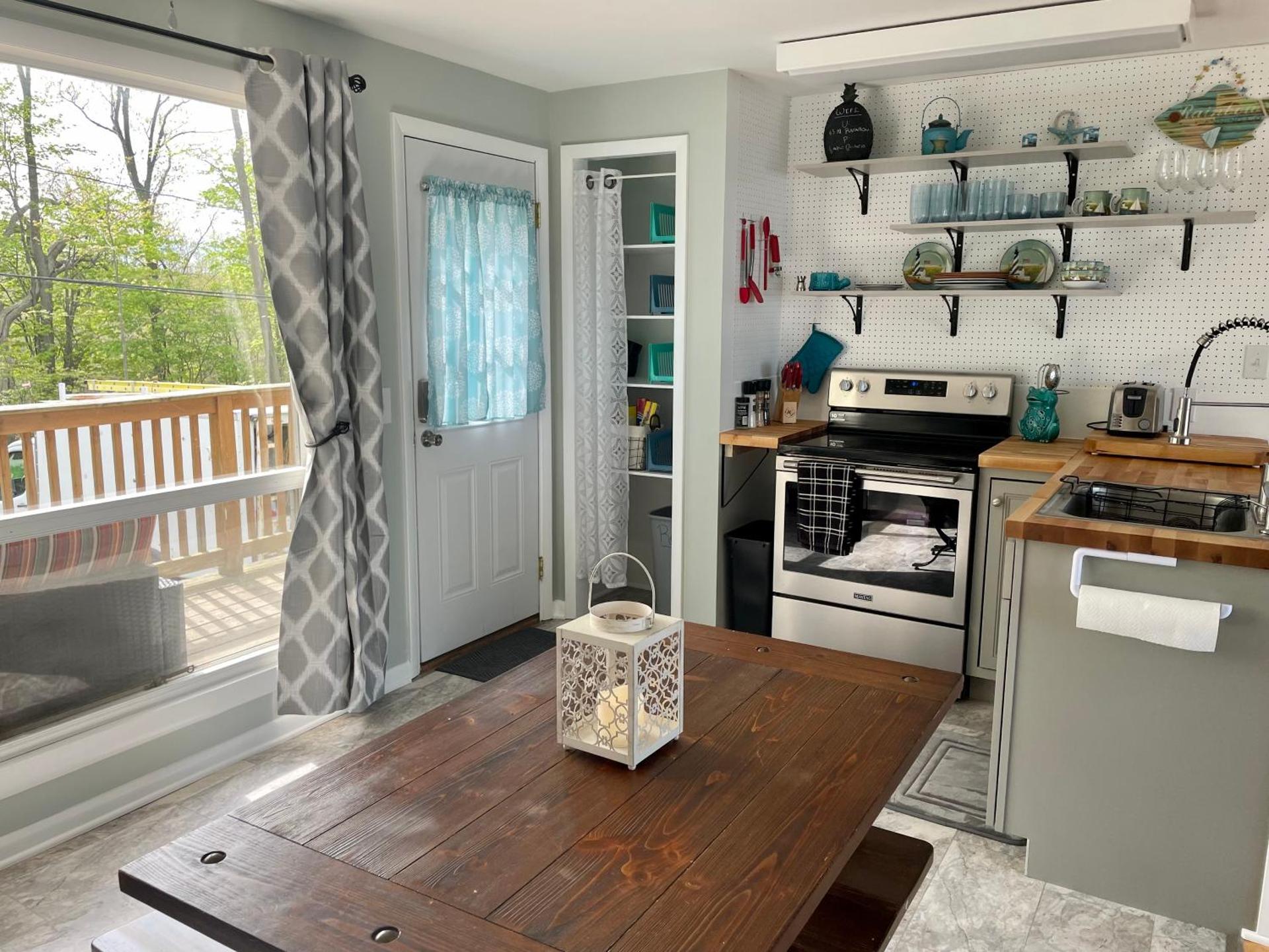 Cozy LAKE ONTARIO WATERFRONT Breathtaking Views!