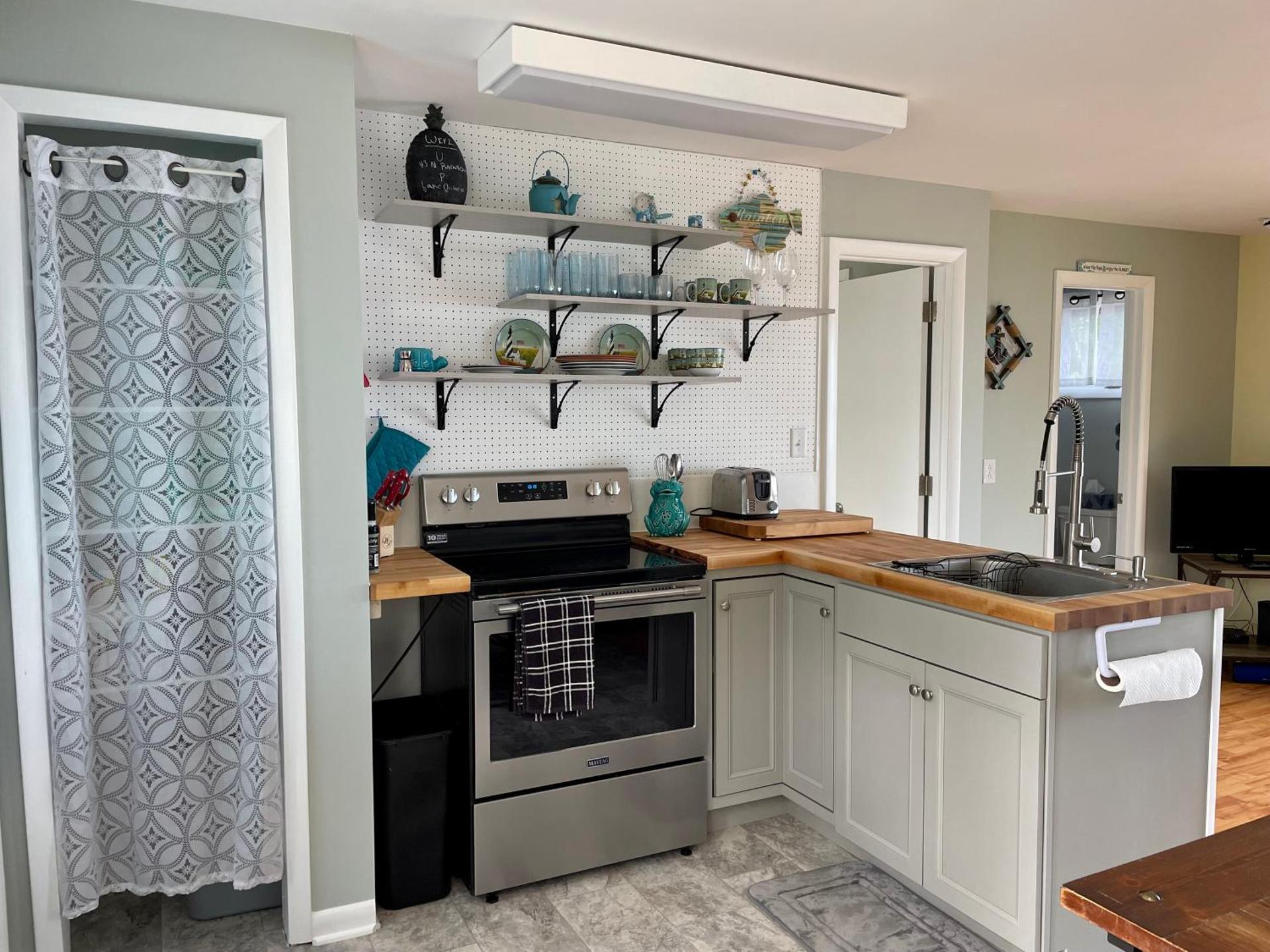 Cozy LAKE ONTARIO WATERFRONT Breathtaking Views!