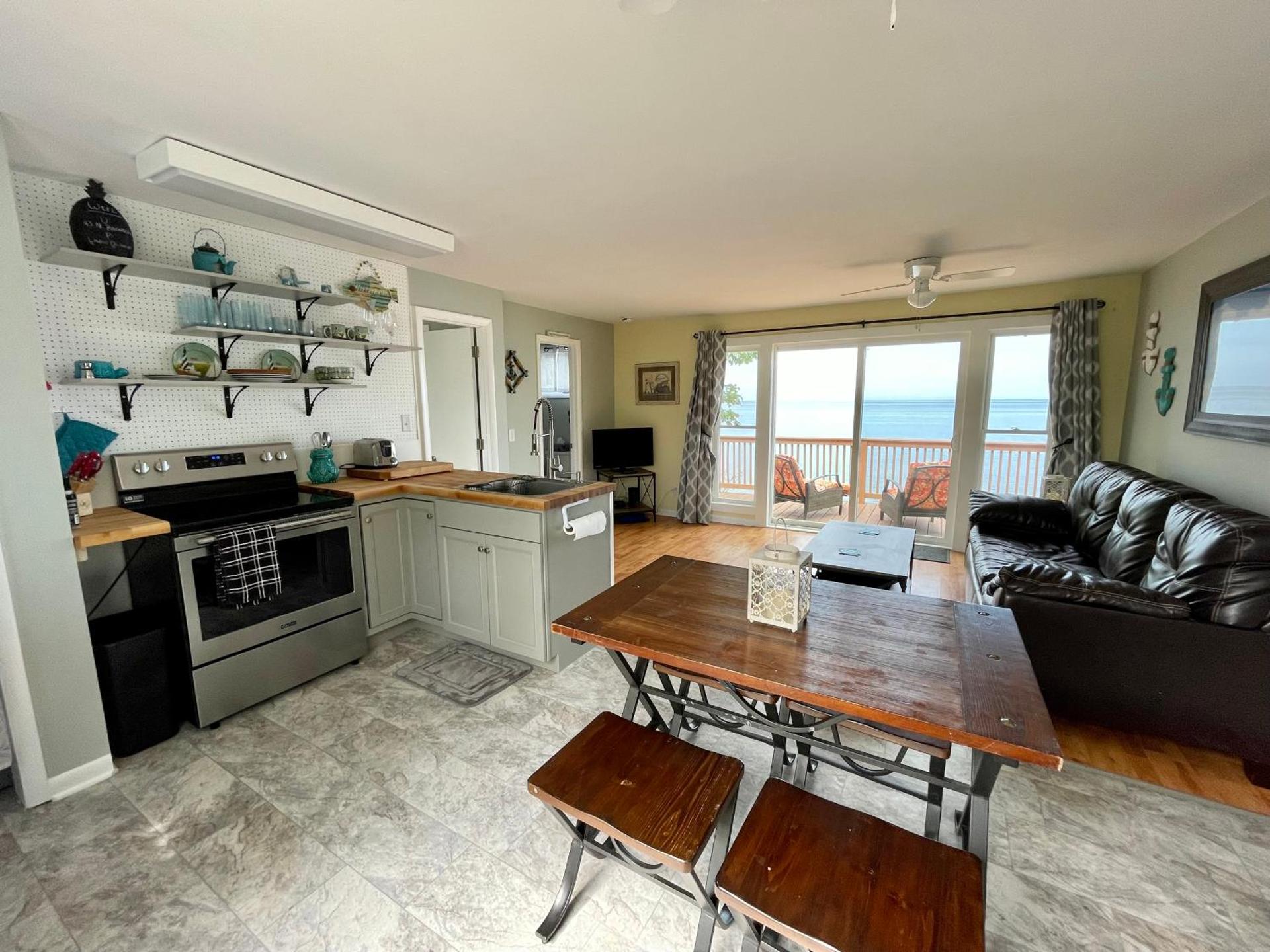 Cozy LAKE ONTARIO WATERFRONT Breathtaking Views!