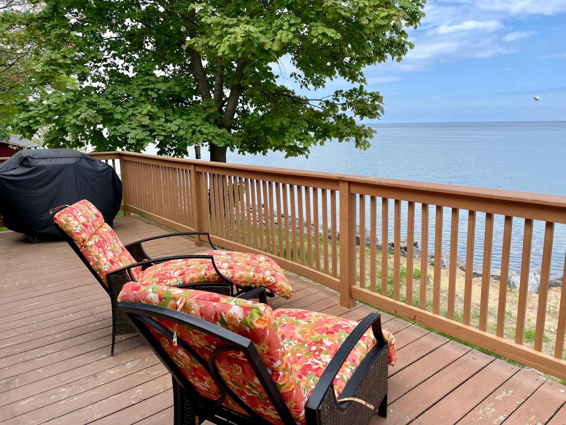 Cozy LAKE ONTARIO WATERFRONT Breathtaking Views!