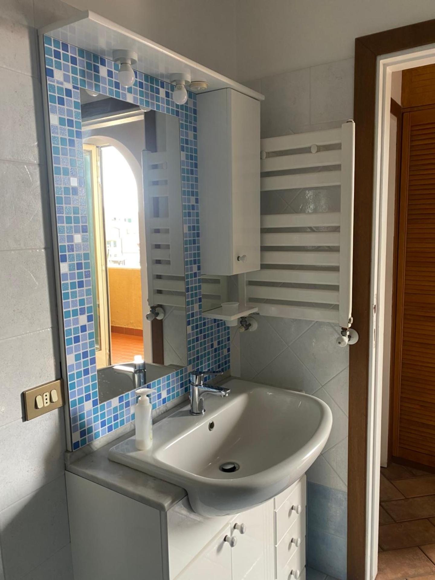 BILOCALE VISTA MARE CON POSTO AUTO