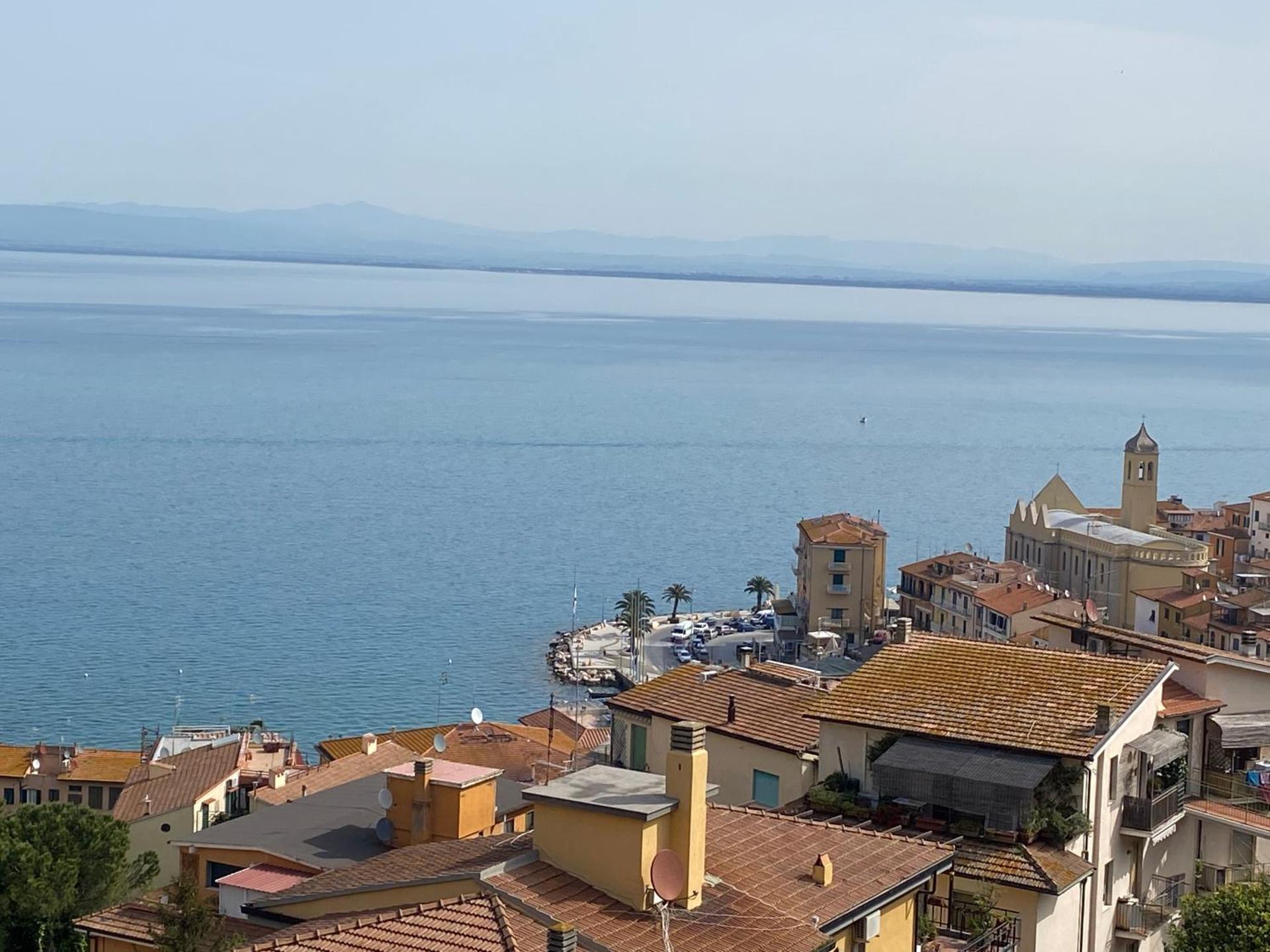 BILOCALE VISTA MARE CON POSTO AUTO