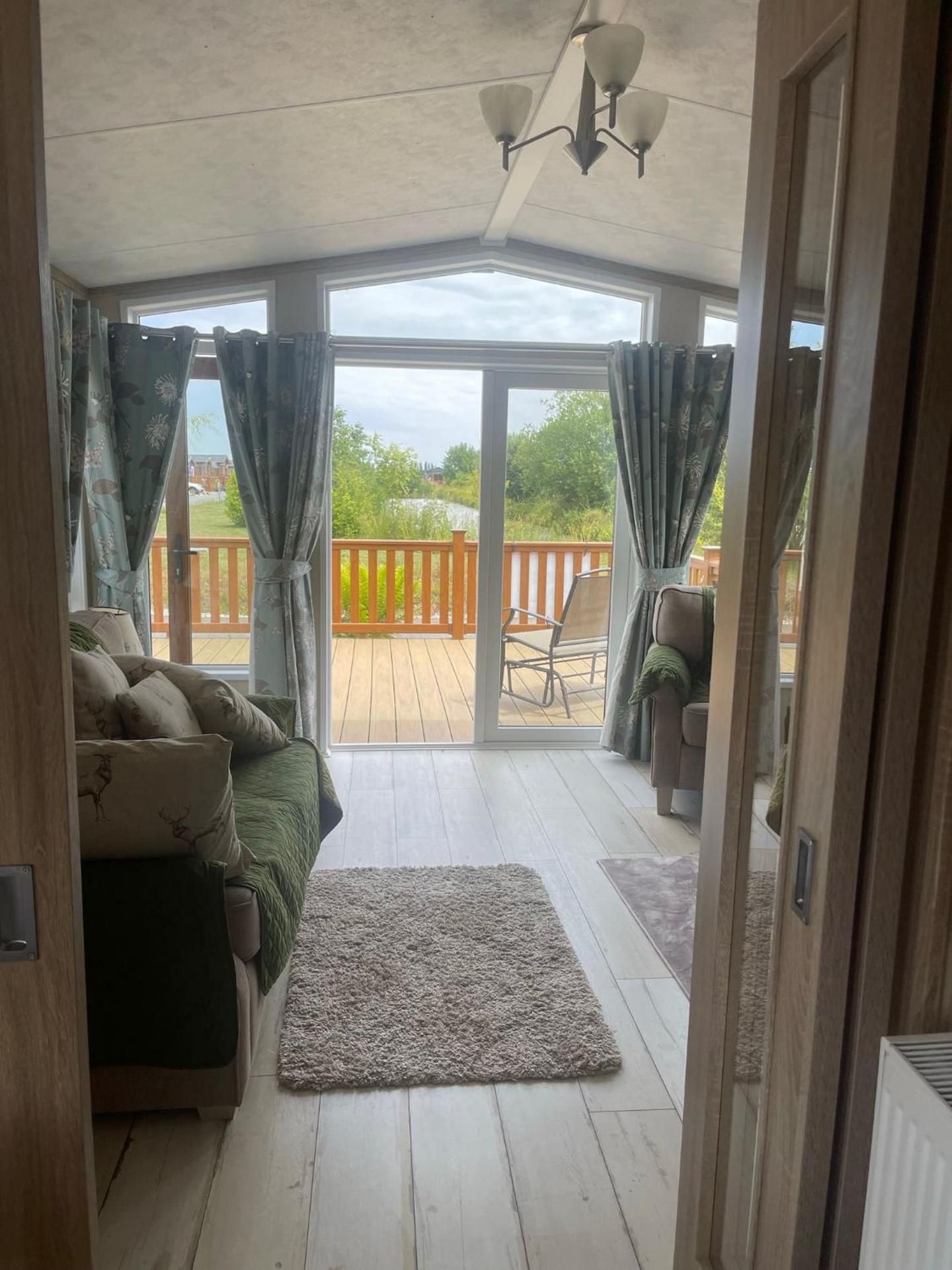 Fern Lodge with Hot Tub