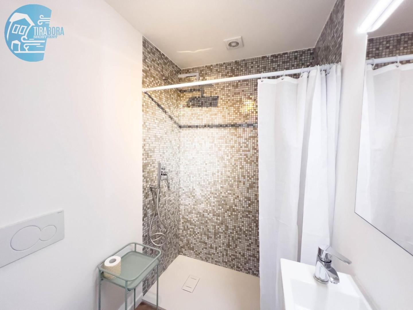 Basovizza 3 Chanel Tirabora Short Rent