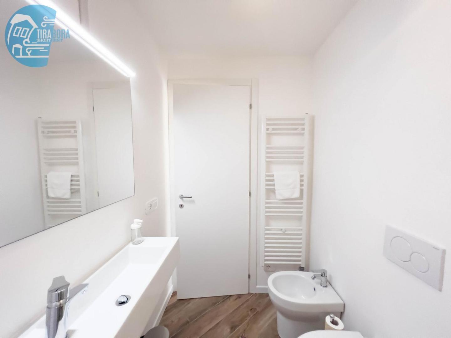 Basovizza 3 Chanel Tirabora Short Rent