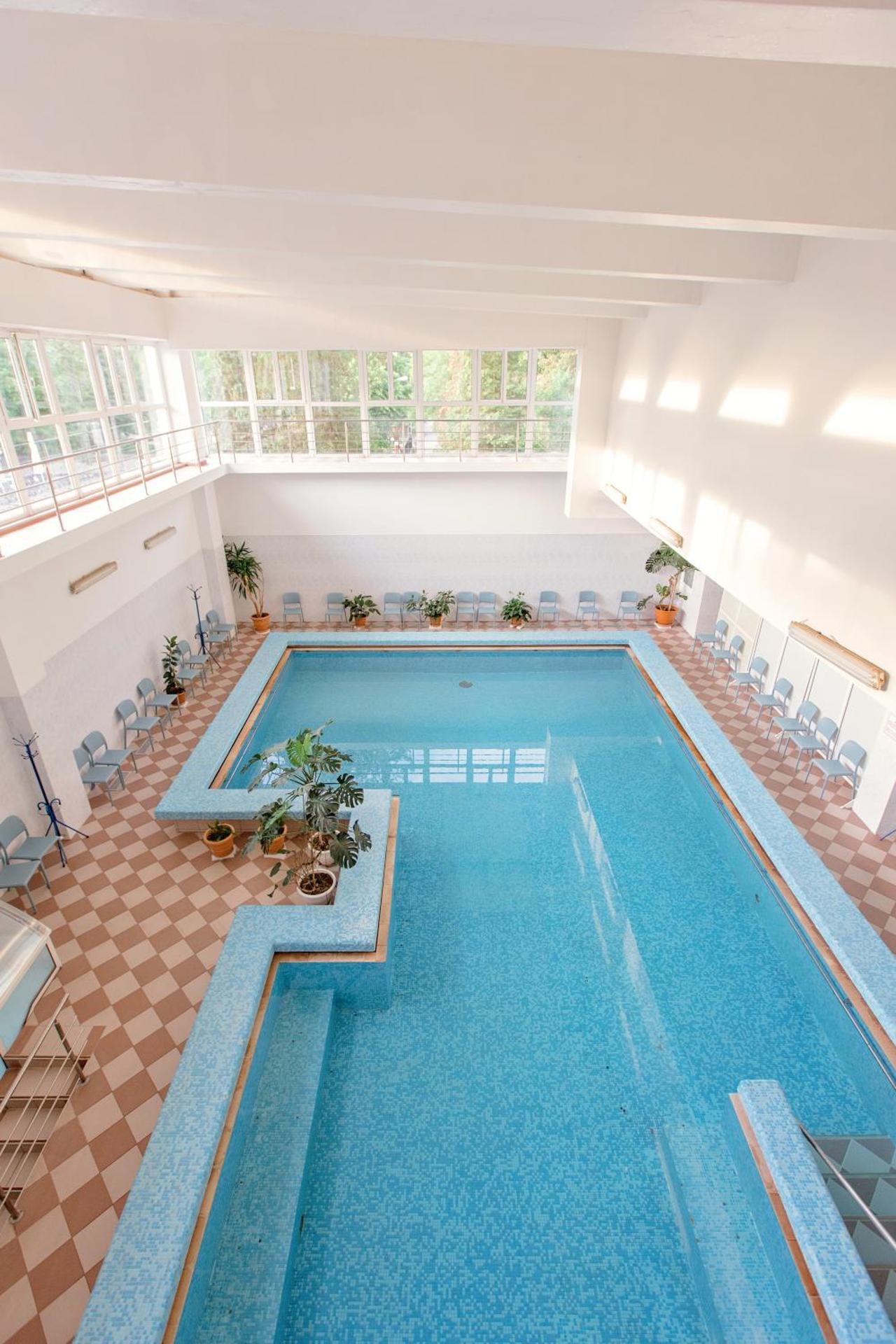 Swimming pool
