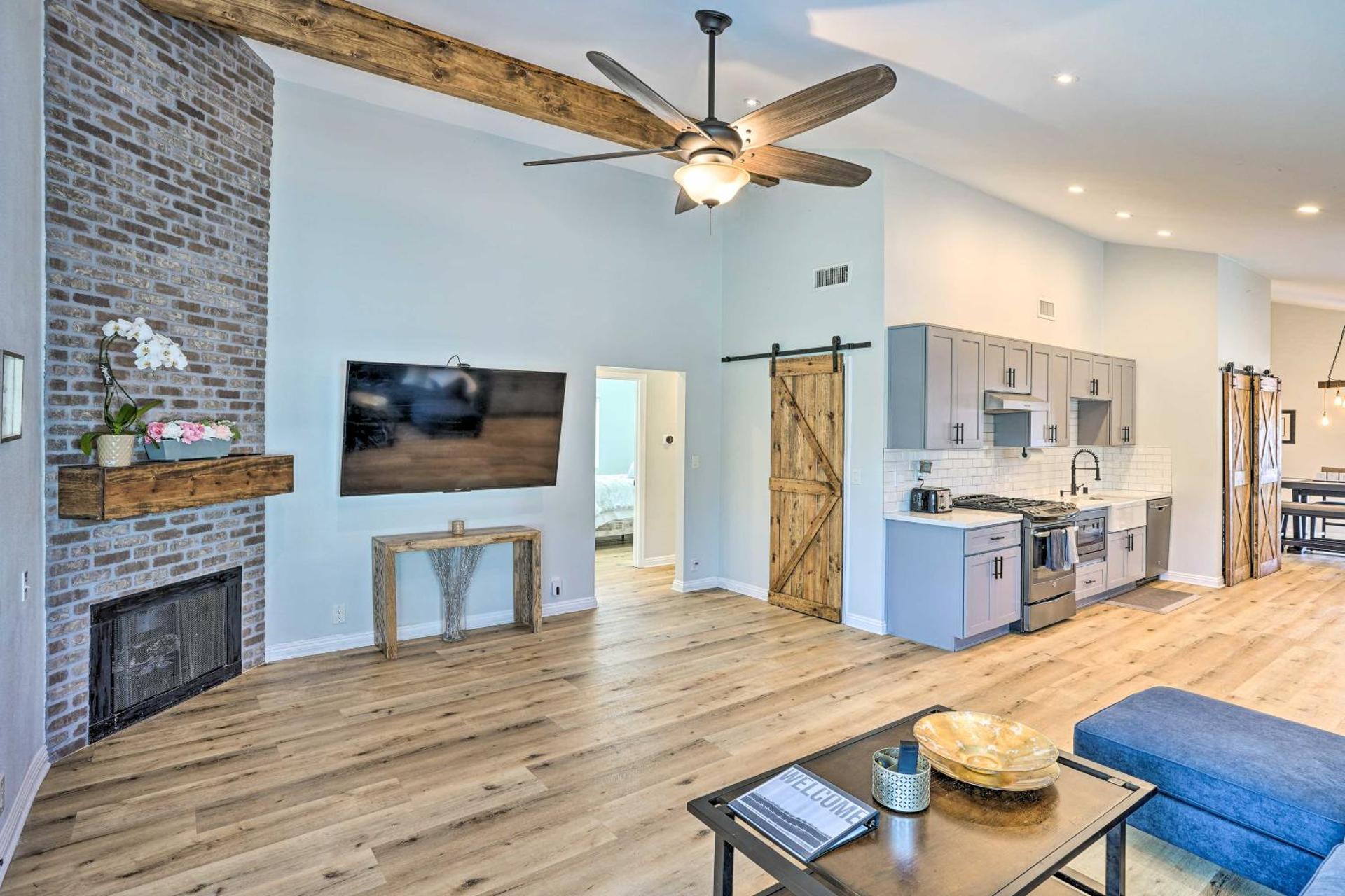 Sunny Orange County Abode with Fire Pit and Backyard!