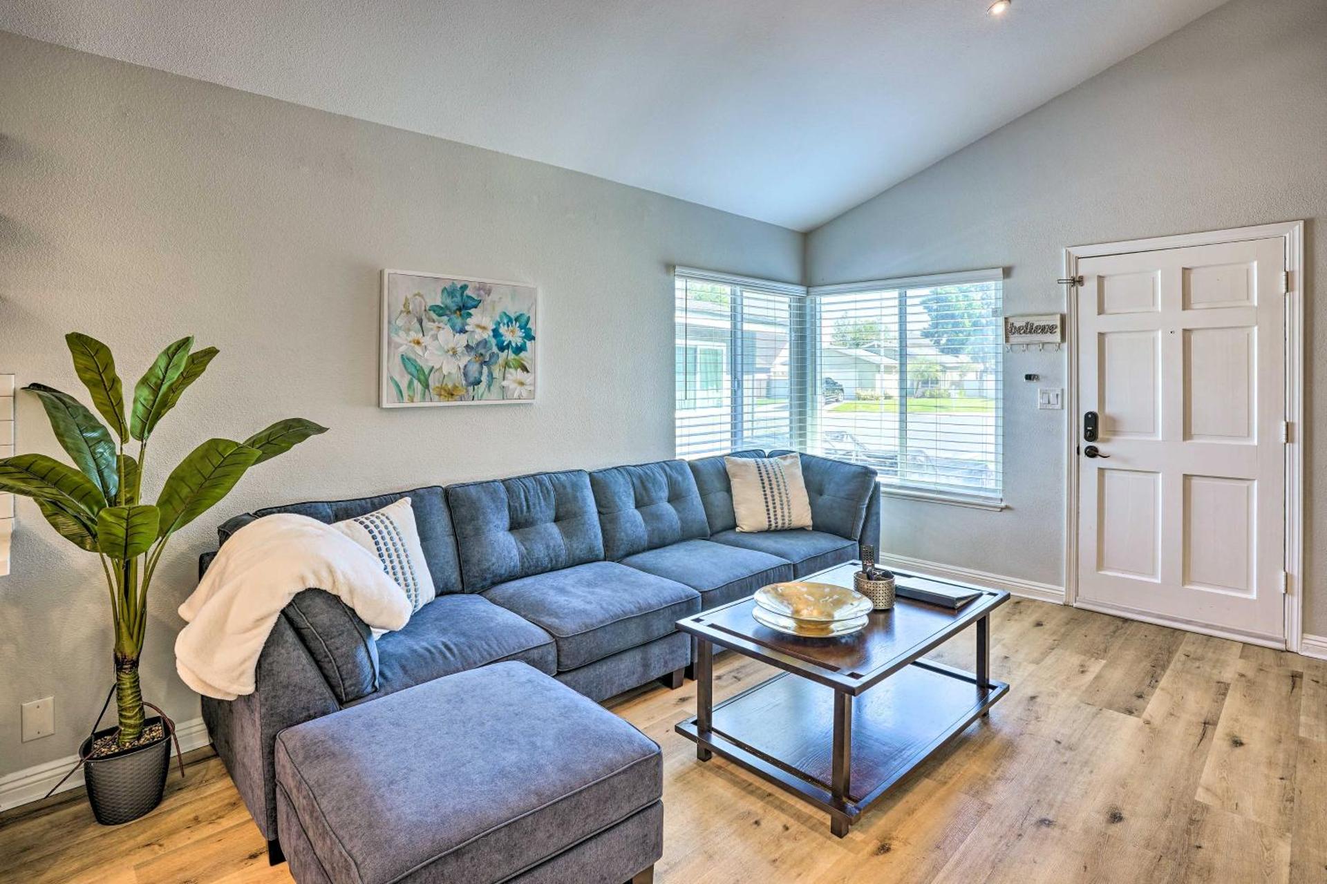 Sunny Orange County Abode with Fire Pit and Backyard!