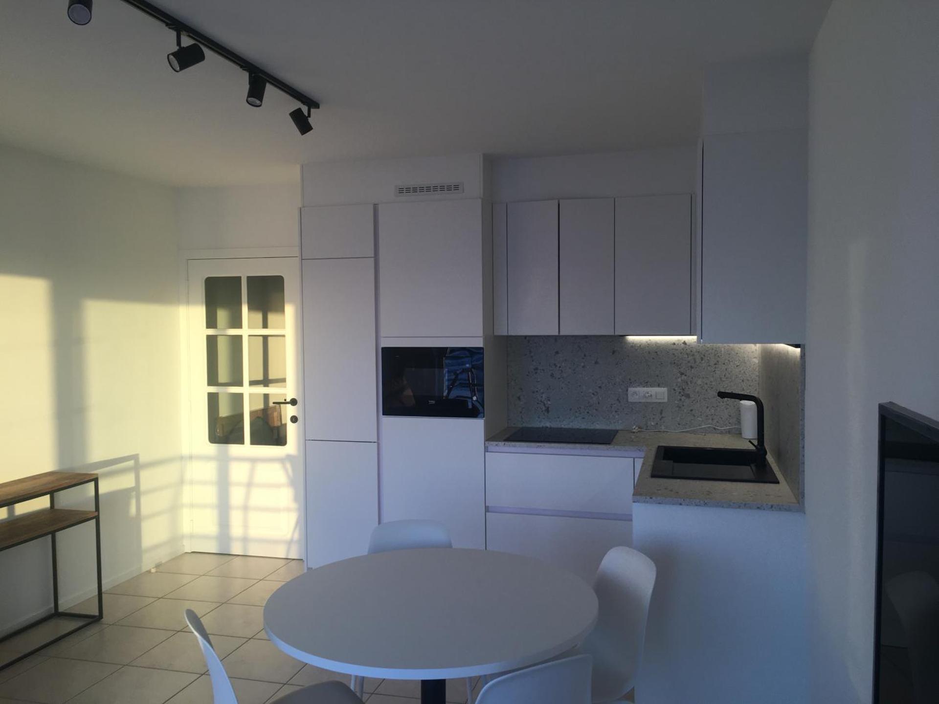 Studio 4 pers met Frontaal Zeezicht & privé zwembad Oostende