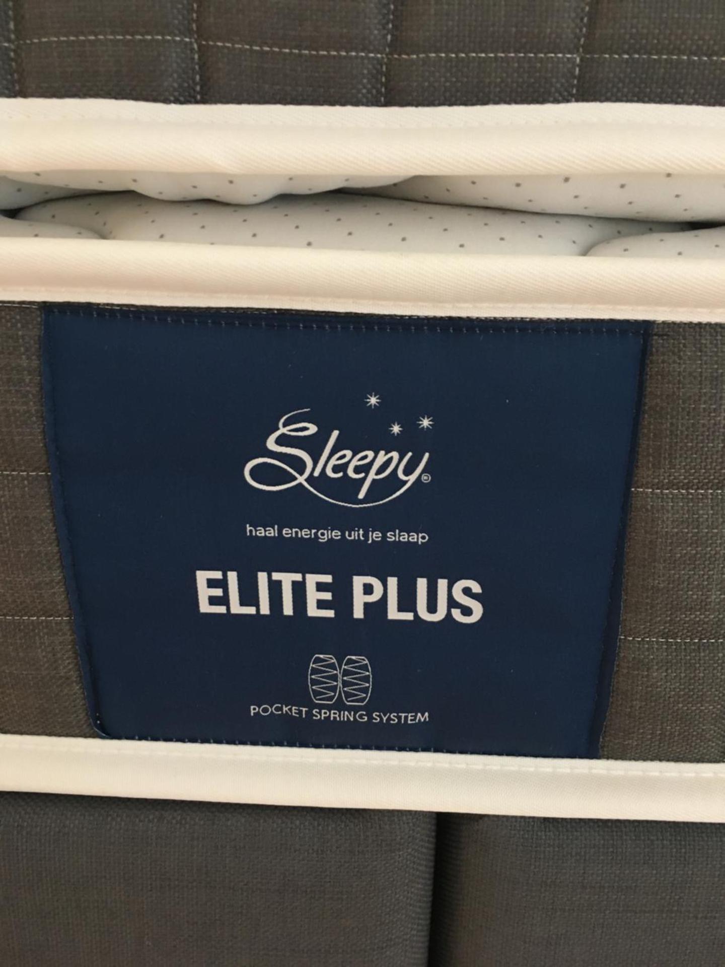 Studio 4 pers met Frontaal Zeezicht & privé zwembad Oostende