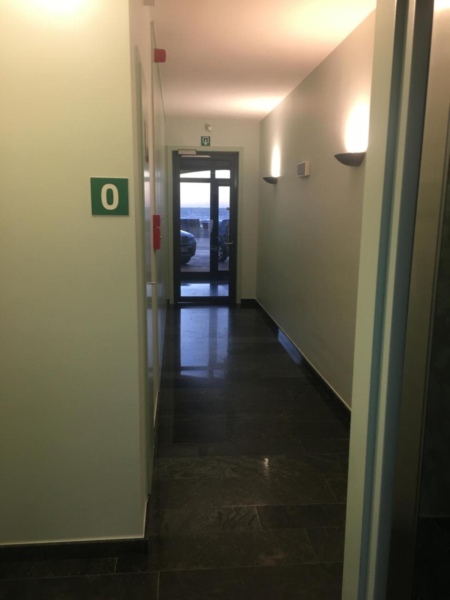 Studio 4 pers met Frontaal Zeezicht & privé zwembad Oostende