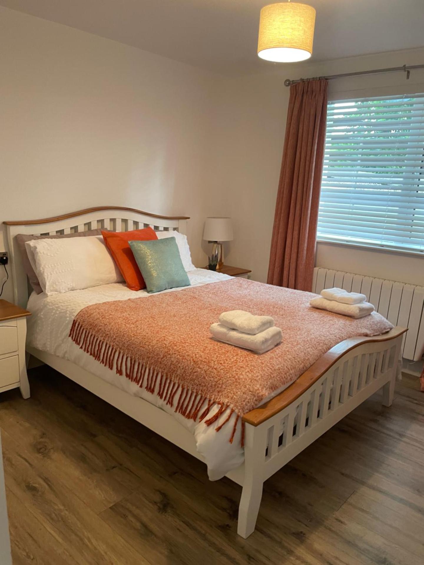 Sèid Bò - Sleeps 6 -Private 6 Person wood burning HotTub