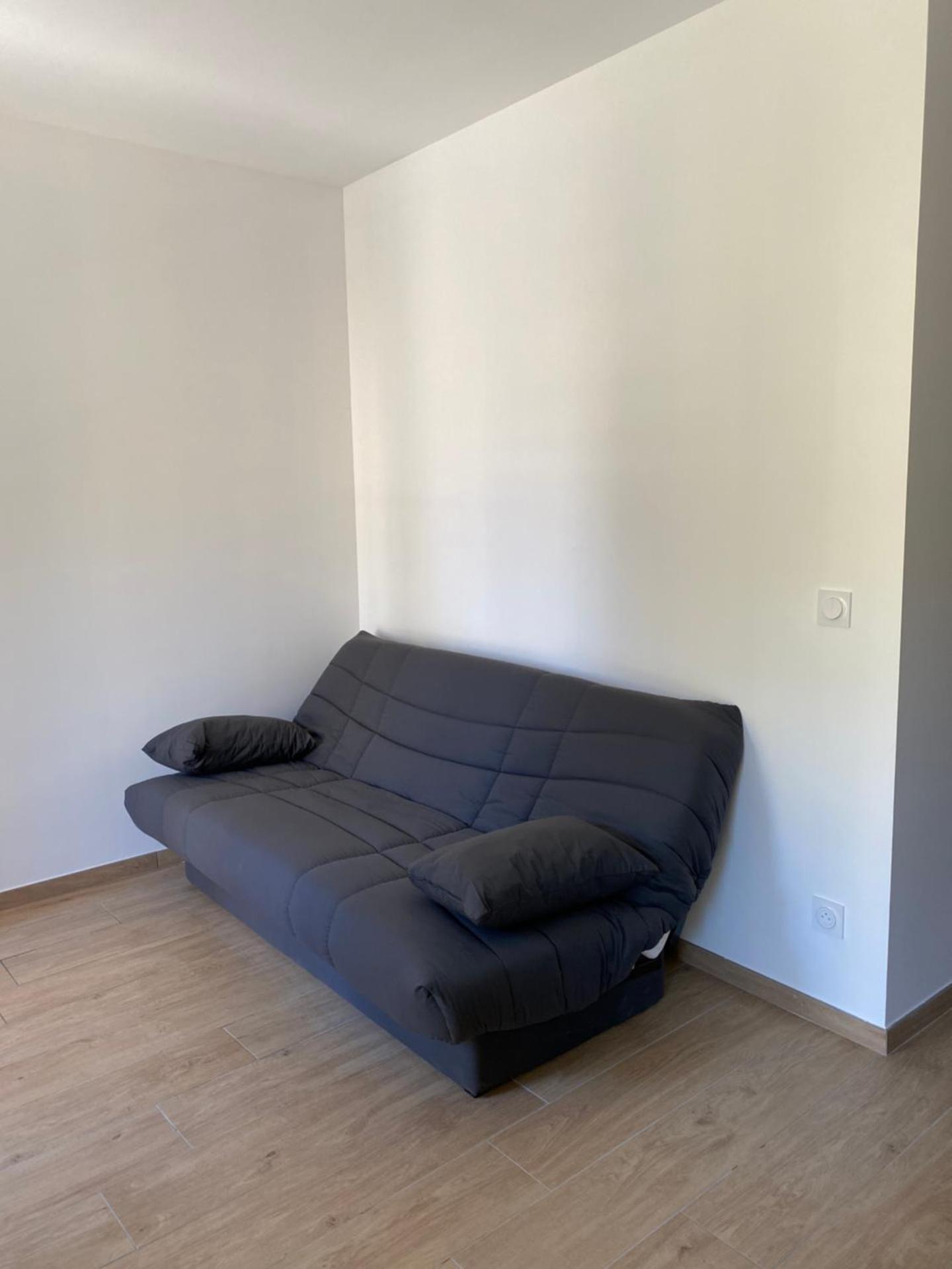 Appartements neufs avec garages dans maison de village