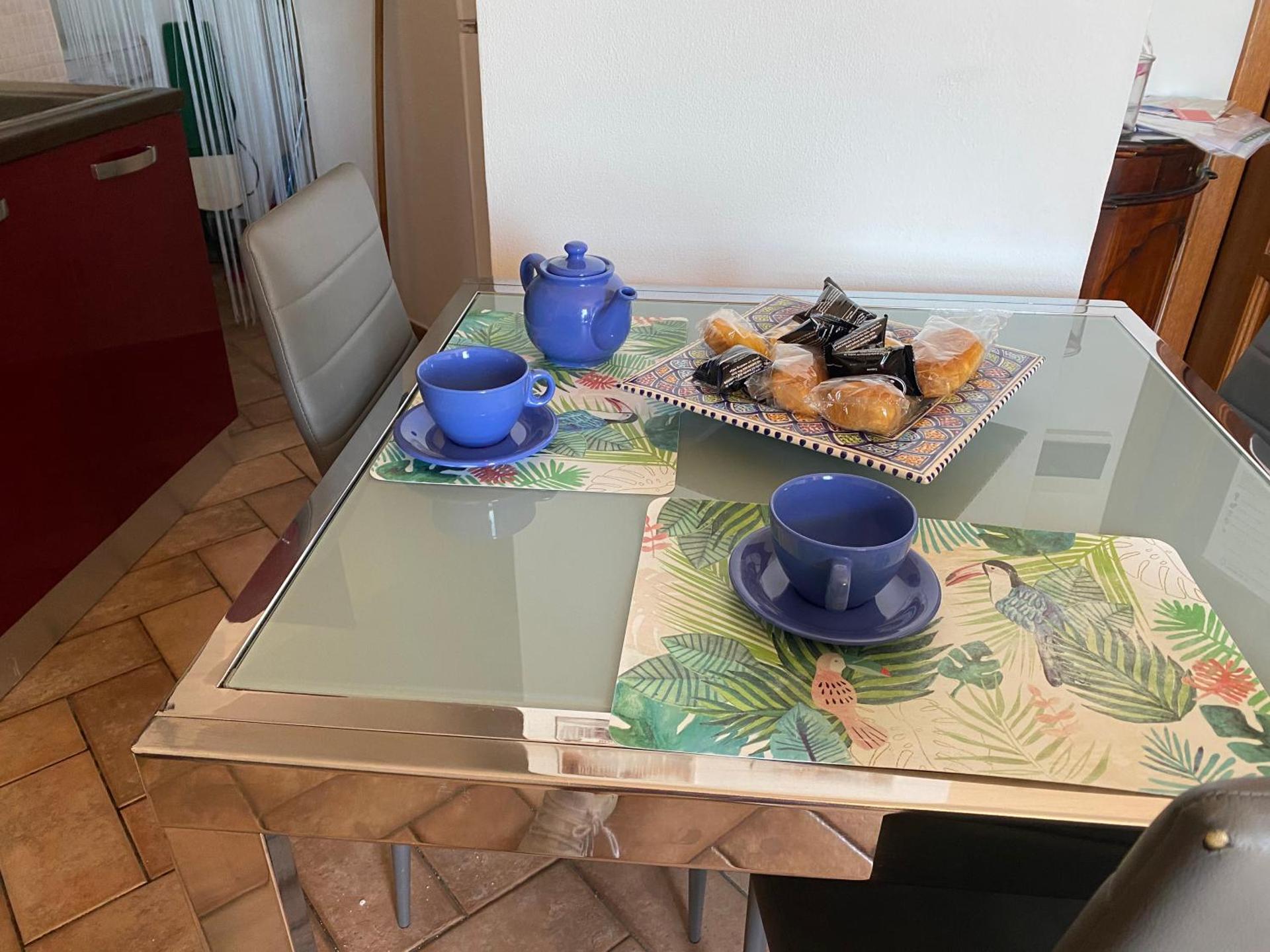 BILOCALE VISTA MARE CON POSTO AUTO