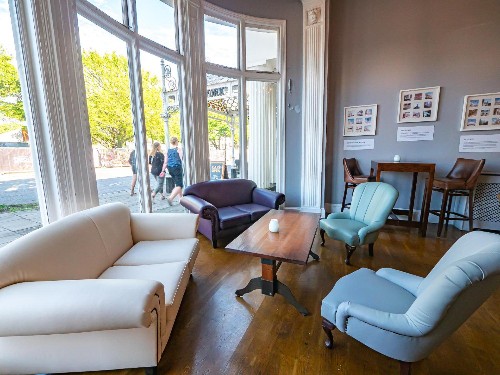 Communal lounge/ TV room