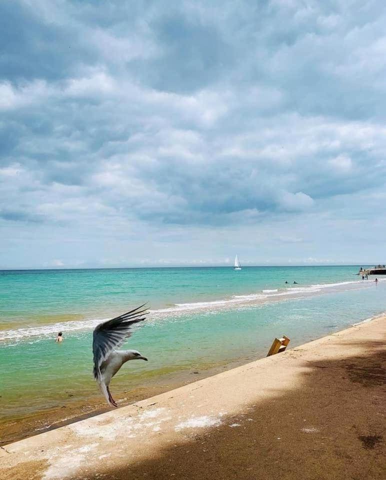 'Sandy Bottom' Broadstairs by the beach