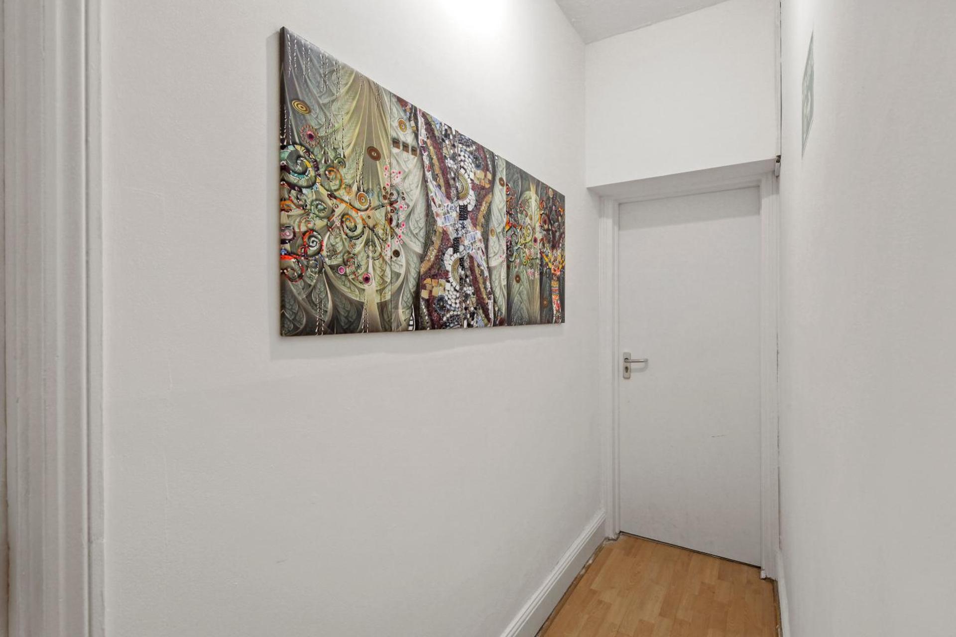 Stunning studio flat with free on-street parking!